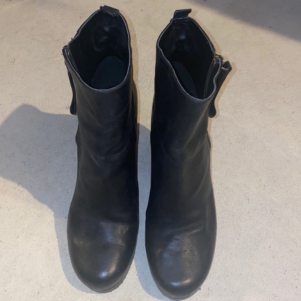 Black Nine West bootie